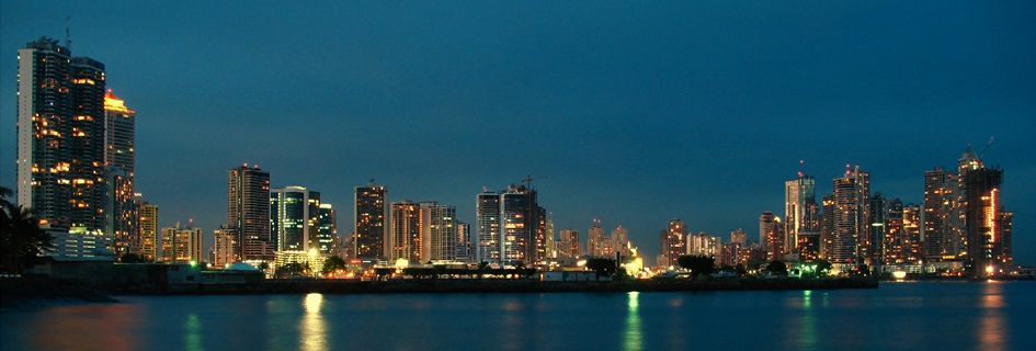 Panamá de noche